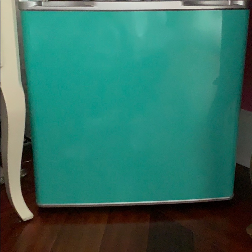 Mini fridge